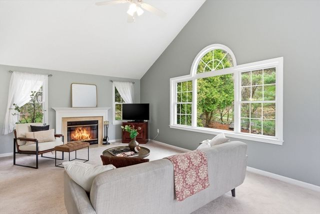 6 Kristyn Ln, North Reading, MA 01864