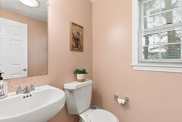 6 Kristyn Ln, North Reading, MA 01864