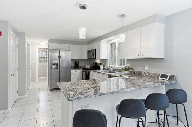 6 Kristyn Ln, North Reading, MA 01864