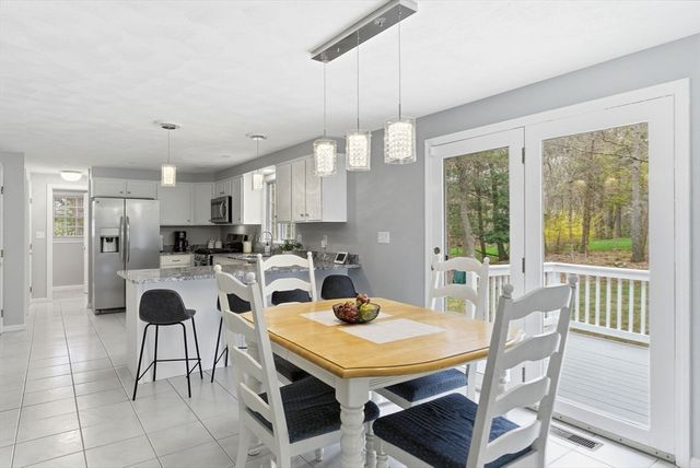 6 Kristyn Ln, North Reading, MA 01864