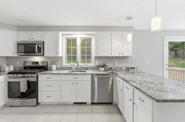 6 Kristyn Ln, North Reading, MA 01864