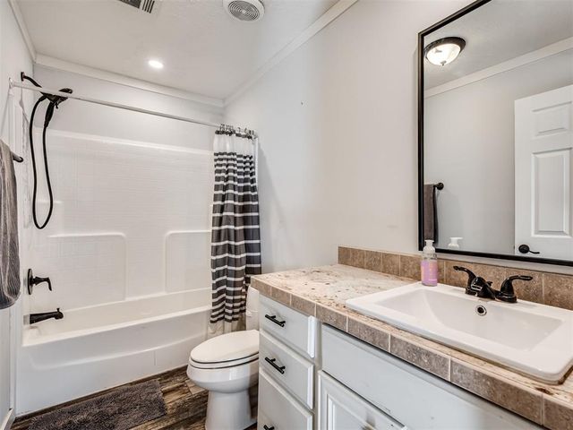 9180 S Santa Fe Road, Guthrie, OK 73044