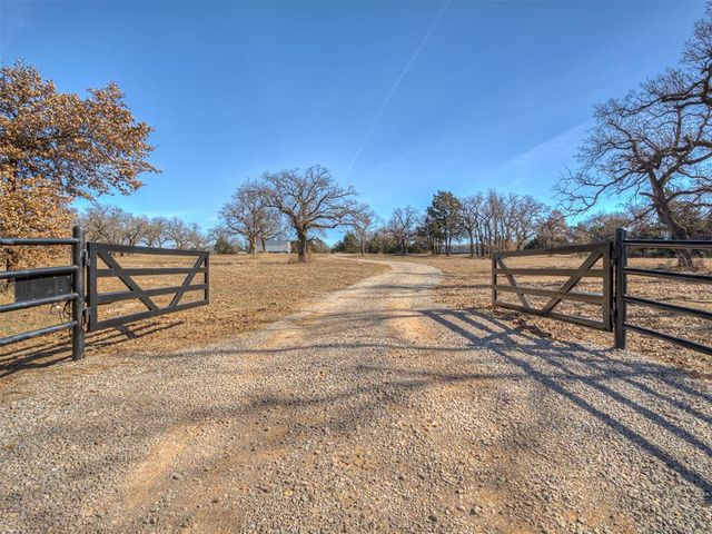 9180 S Santa Fe Road, Guthrie, OK 73044