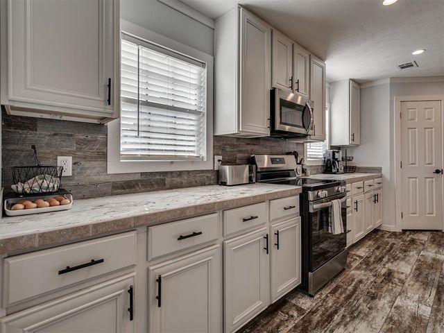 9180 S Santa Fe Road, Guthrie, OK 73044