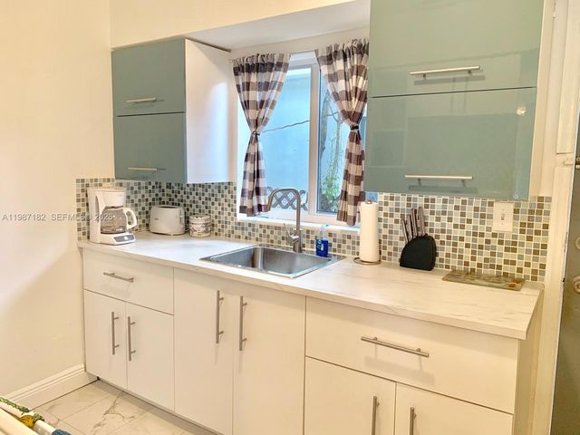 2 NE 45th St, Miami, FL 33137