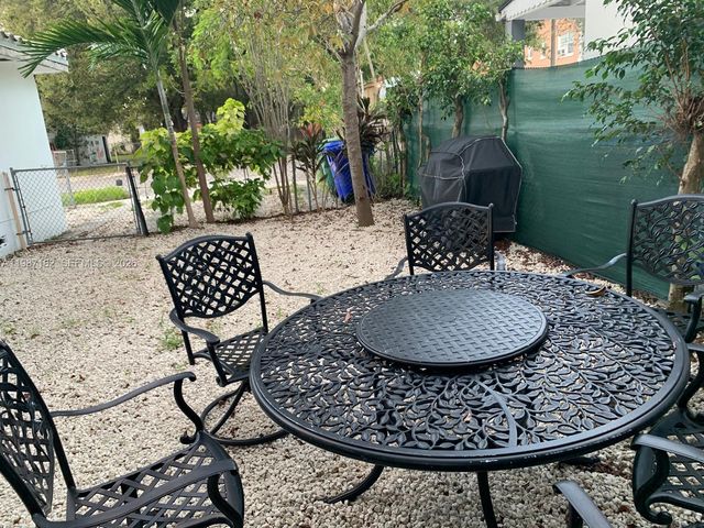 2 NE 45th St, Miami, FL 33137