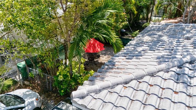 2 NE 45th St, Miami, FL 33137