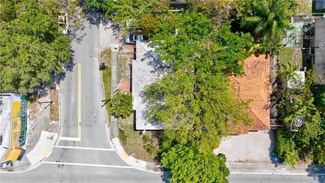 2 NE 45th St, Miami, FL 33137