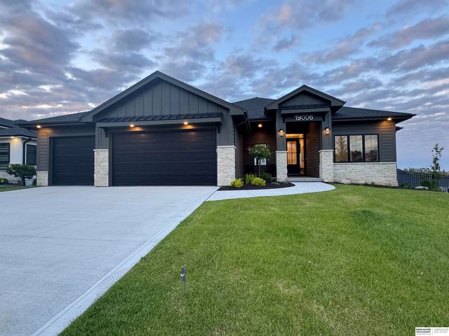 19006 Acorn Drive, Gretna, NE 68028