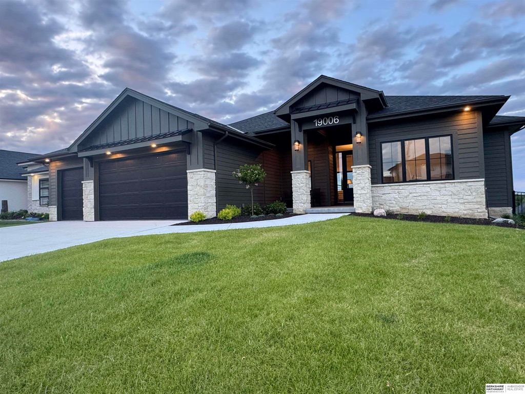 19006 Acorn Drive, Gretna, NE 68028