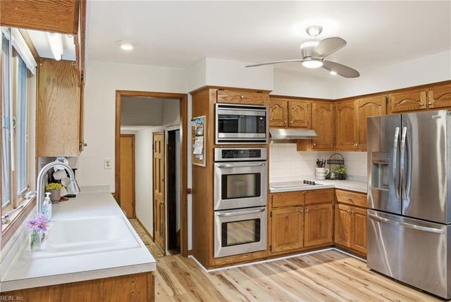 1105 Cogliandro DR, Chesapeake, VA 23320