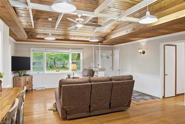 1105 Cogliandro DR, Chesapeake, VA 23320