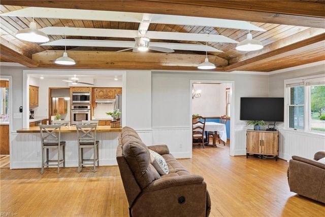 1105 Cogliandro DR, Chesapeake, VA 23320