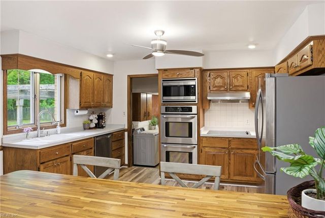 1105 Cogliandro DR, Chesapeake, VA 23320