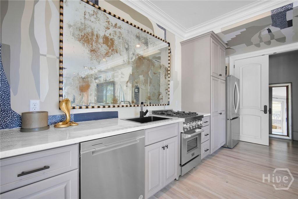 Image 12 of property listing at 160 Oatland Island Road B, Savannah, GA 31410