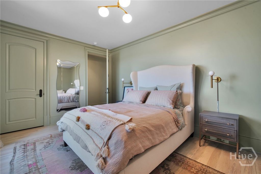 Image 19 of property listing at 160 Oatland Island Road B, Savannah, GA 31410