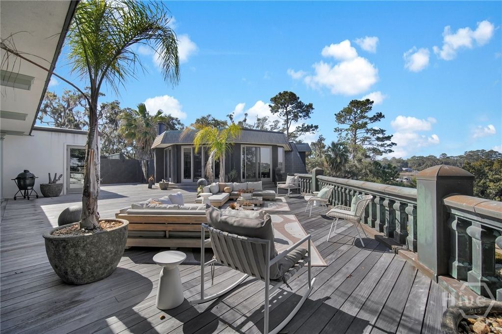 Image 27 of property listing at 160 Oatland Island Road B, Savannah, GA 31410