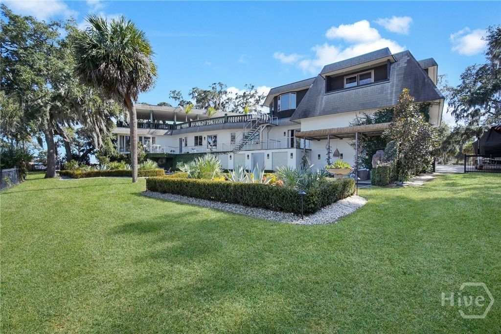 Image 3 of property listing at 160 Oatland Island Road B, Savannah, GA 31410