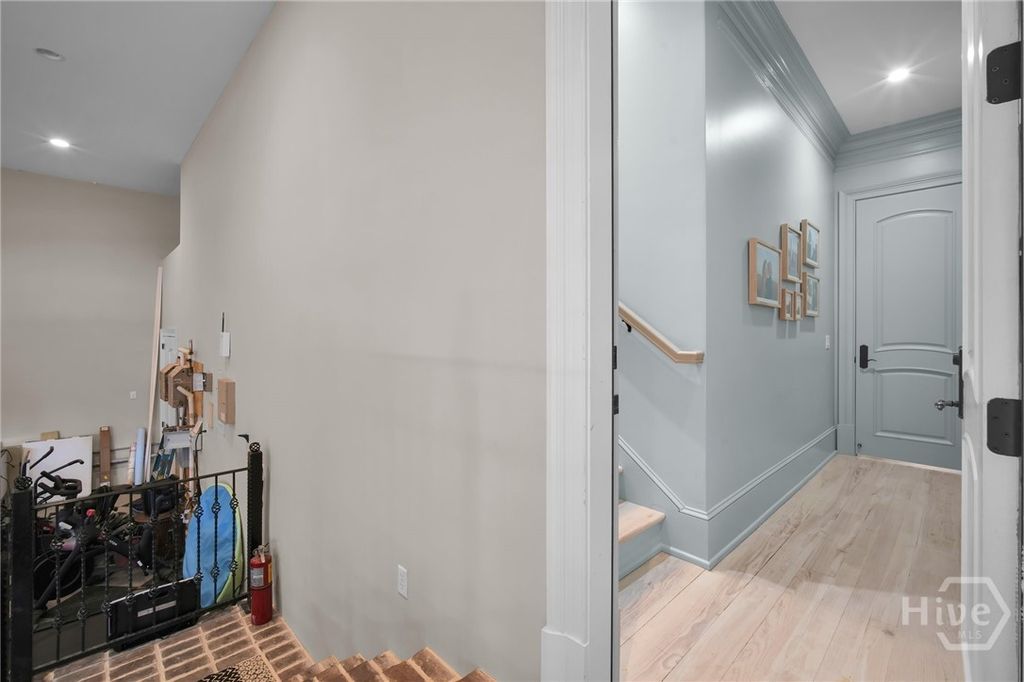 Image 5 of property listing at 160 Oatland Island Road B, Savannah, GA 31410