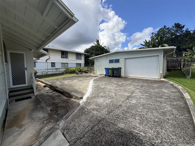 2448 N School Street, Honolulu, HI 96819