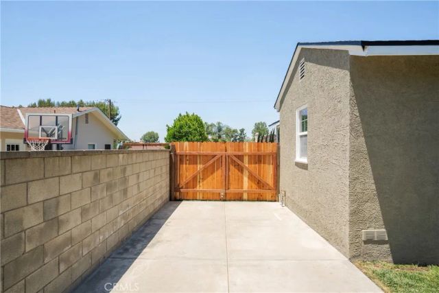 160 N Barranca, Glendora, CA 91741