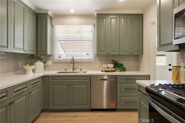 160 N Barranca, Glendora, CA 91741