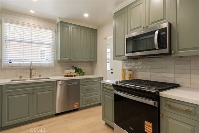 160 N Barranca, Glendora, CA 91741