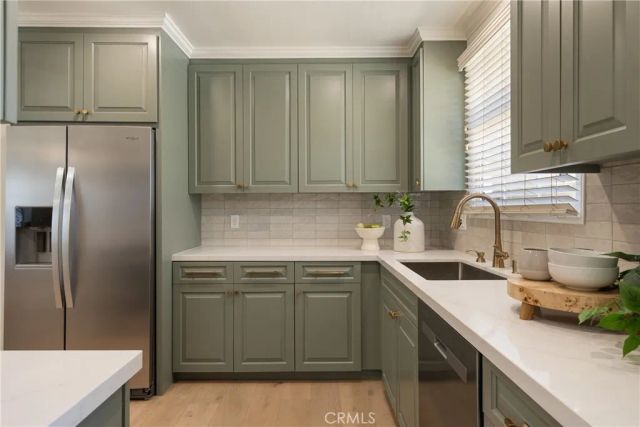 160 N Barranca, Glendora, CA 91741
