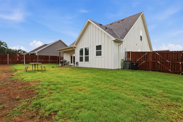 423 Redbud Lane, Tolar, TX 76476