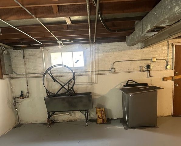 13620 S Atlantic Avenue, Riverdale, IL 60827