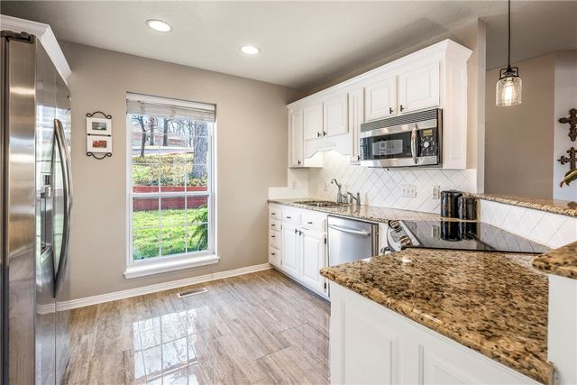 7 Brixham Lane, Bella Vista, AR 72714