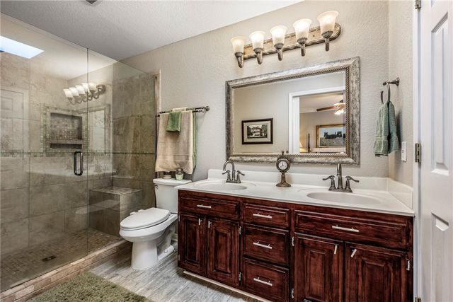 7 Brixham Lane, Bella Vista, AR 72714