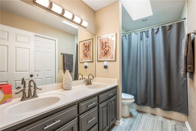 7 Brixham Lane, Bella Vista, AR 72714