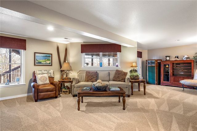 7 Brixham Lane, Bella Vista, AR 72714