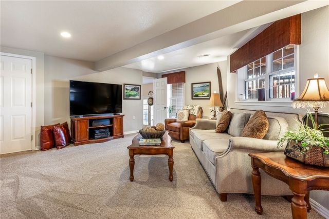 7 Brixham Lane, Bella Vista, AR 72714