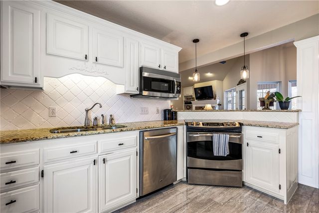 7 Brixham Lane, Bella Vista, AR 72714