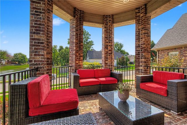 5500 S Lancaster Drive, Rogers, AR 72758