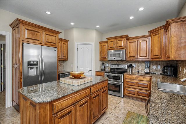 5500 S Lancaster Drive, Rogers, AR 72758
