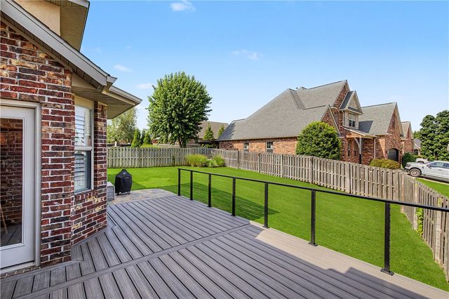 5500 S Lancaster Drive, Rogers, AR 72758