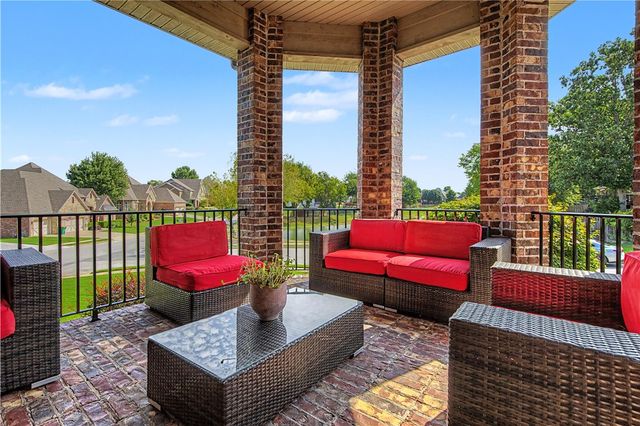 5500 S Lancaster Drive, Rogers, AR 72758