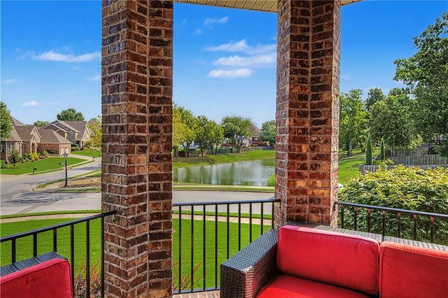 5500 S Lancaster Drive, Rogers, AR 72758