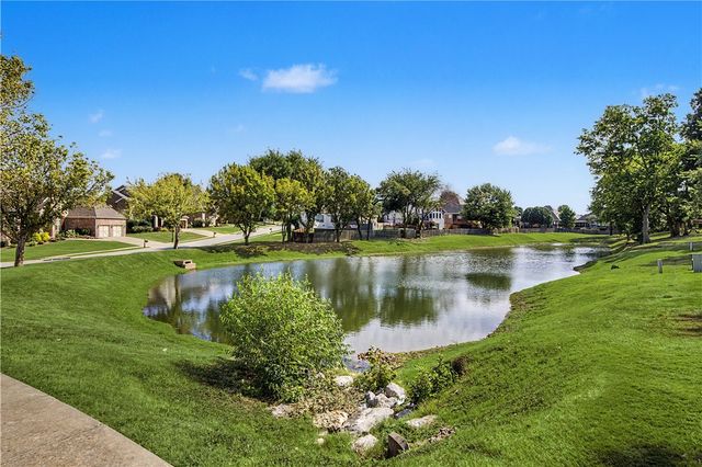 5500 S Lancaster Drive, Rogers, AR 72758