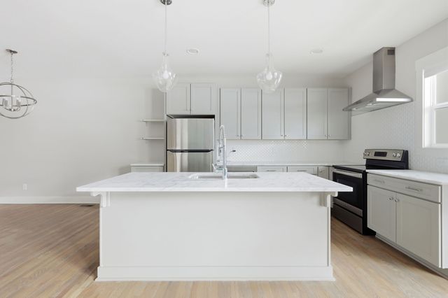 220 Croleywood Ln, Nashville, TN 37209