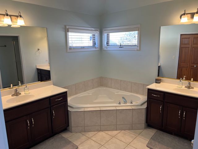 553 Danbury Drive, Oswego, IL 60543