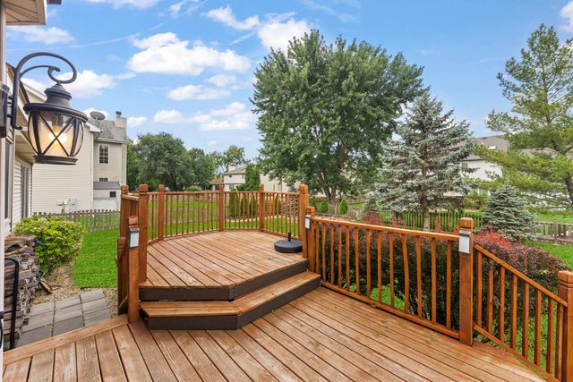 553 Danbury Drive, Oswego, IL 60543