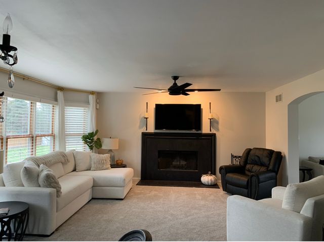 553 Danbury Drive, Oswego, IL 60543