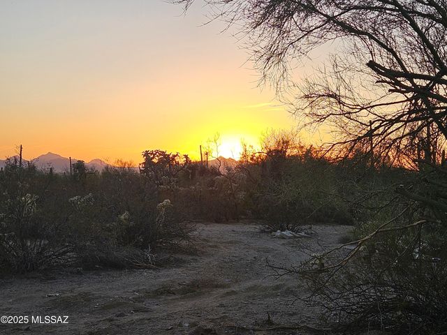 12122 W Lak A Yucca Place, Tucson, AZ 85743