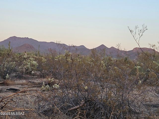 12122 W Lak A Yucca Place, Tucson, AZ 85743