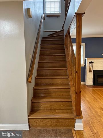 4016 TRAPP RD, Fairfax, VA 22032