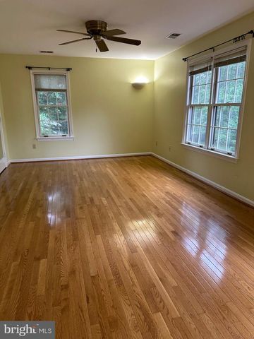 4016 TRAPP RD, Fairfax, VA 22032